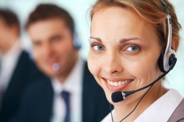 bir iş kadını ile kulaklık closeup