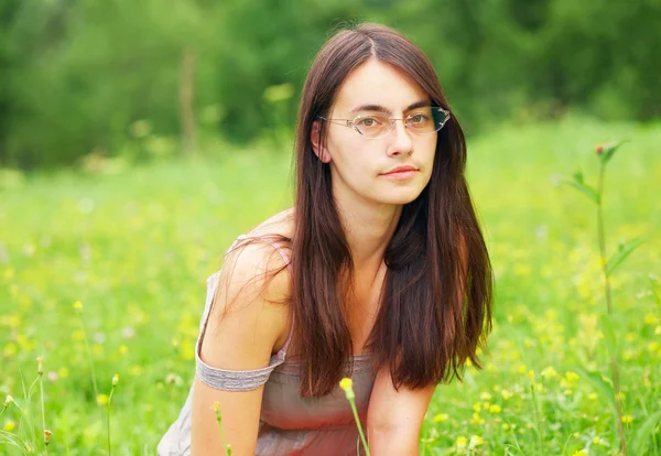 Beautiful woman on a green meadow — Stock Photo, Image