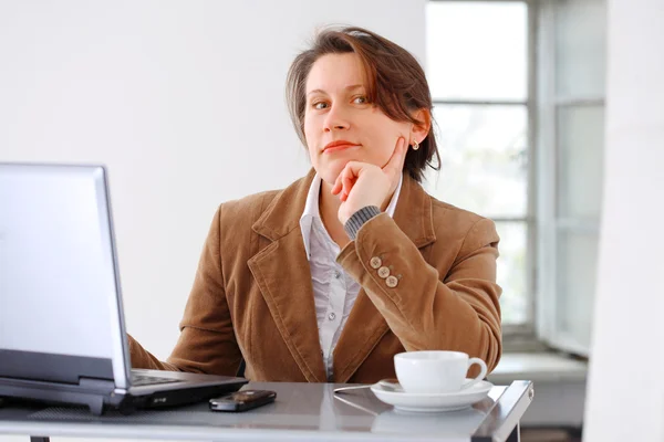 Mulher de negócios no trabalho — Fotografia de Stock