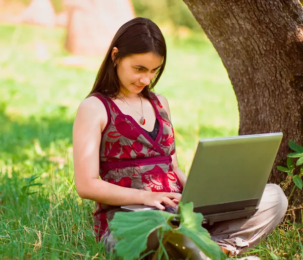 Woman working outdoors — Stock Photo, Image