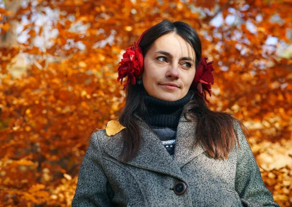 Woman in Autumn. — Stock Photo, Image