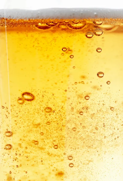 Cerveza con espuma pequeña . — Foto de Stock