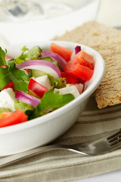 Ensalada griega con pan —  Fotos de Stock