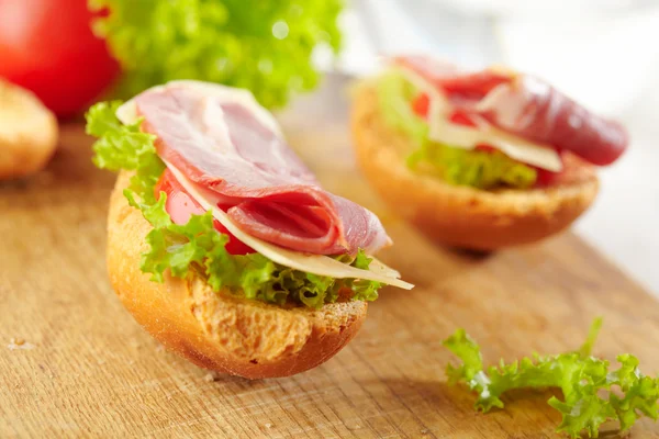 Verse open sandwich met spek — Stockfoto