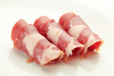 pastırma dilimlerini