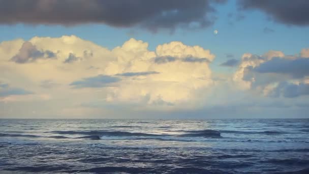 Himmel und Meer — Stockvideo