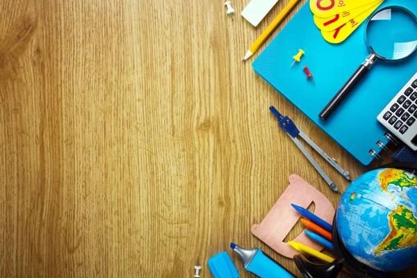 Achtergrond van schoolbenodigdheden — Stockfoto