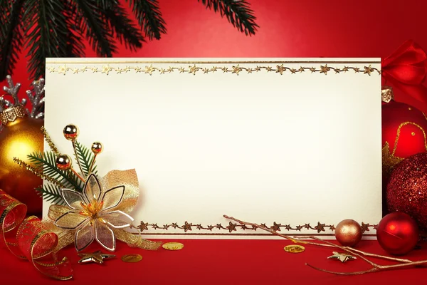 Kerstmis frame voor wenskaart met decoratieve ornamenten Rechtenvrije Stockafbeeldingen
