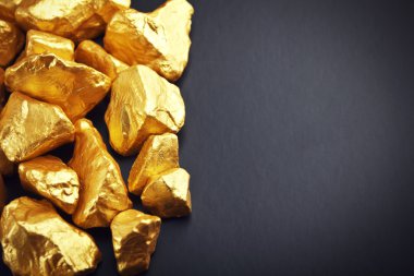 siyah bir zemin üzerine altın nuggets. portre
