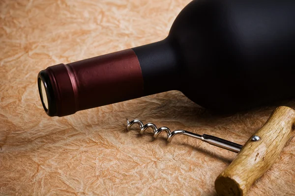 Opening a bottle of wine — Stock Photo, Image