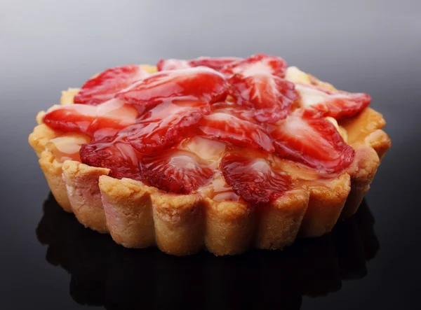 Bolo de frutas de sobremesa com morango — Fotografia de Stock