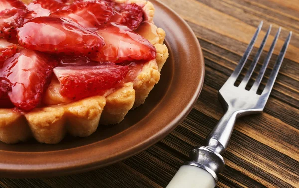 Gâteau aux fraises frais et savoureux — Photo