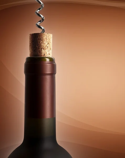 Eine Flasche Wein öffnen — Stockfoto
