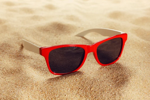 Plajda güneş gözlüğü — Stok fotoğraf
