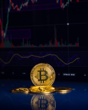 Grafik diyagramının arka planında Bitcoin şifreli para birimi.
