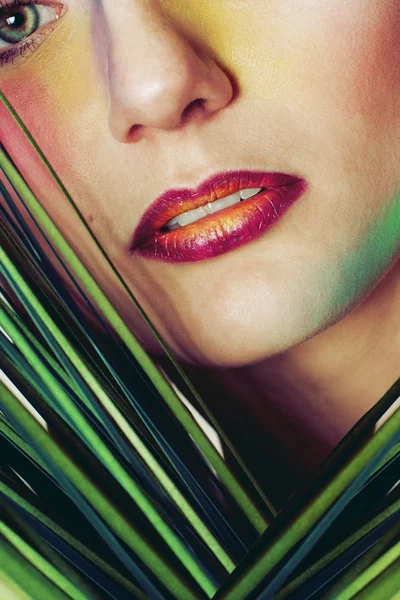 portre renkli makyaj ile