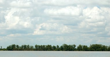 bir ada uzaktan görünümü