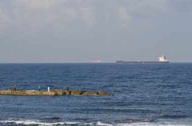 küçük bir kayalık ada