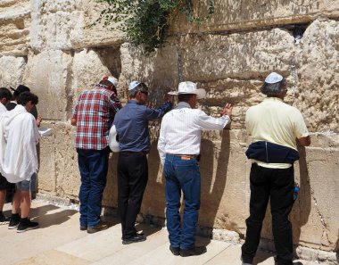 Batı Duvarı 'nın bir kısmı, Yahudiler için kutsal mekan olarak bilinen tapınak duvarının bir kısmı..