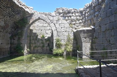  The large water reservoir measures 25x9 m Nimrod Fort National Park