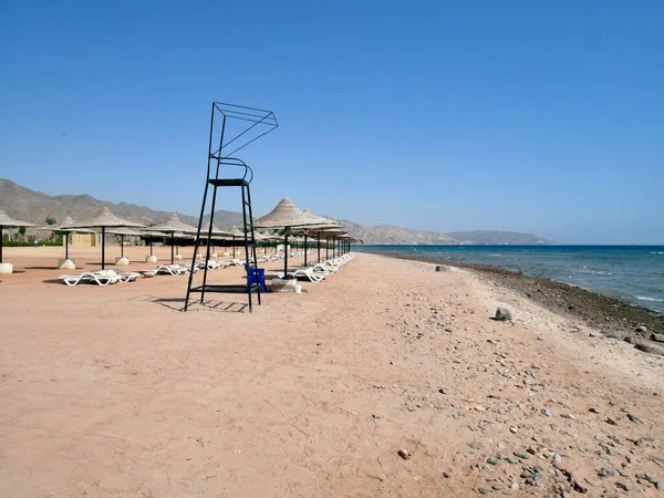 Синайский Пляж Таба Тенями Солнцезащитными Креслами Красном Море Египте — стоковое фото