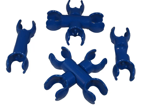 Elementos Construtor Brinquedos Feitos Plástico Azul Fundo Isolado Branco — Fotografia de Stock