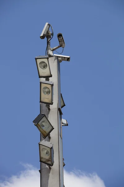 CCTV kamerák és a reflektorok — Stock Fotó