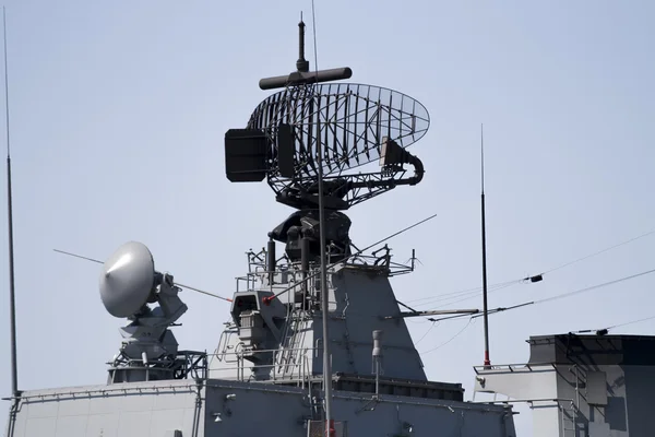 军事船舶的雷达 — 图库照片
