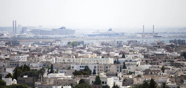 Вид на Карфагена и ла Гулетт порт с круизных судов видели сюда — стоковое фото