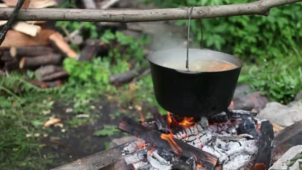 Olla de hoguera hirviendo — Vídeos de Stock