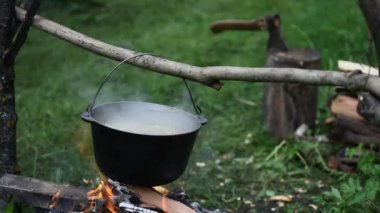 şenlik ateşi kaynar