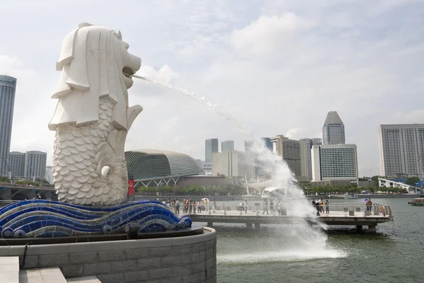 Merlion socha fontána v Singapuru — Stock fotografie