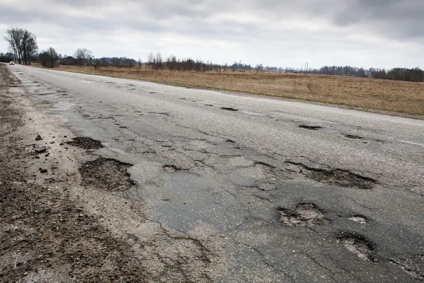 Beschadigde weg — Stockfoto