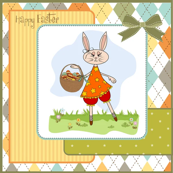 Coniglietto di Pasqua con un cesto di uova di Pasqua — Foto Stock