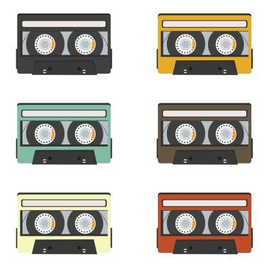 Beyaz arka plan üzerinde izole retro ses kasetleri topluluğu