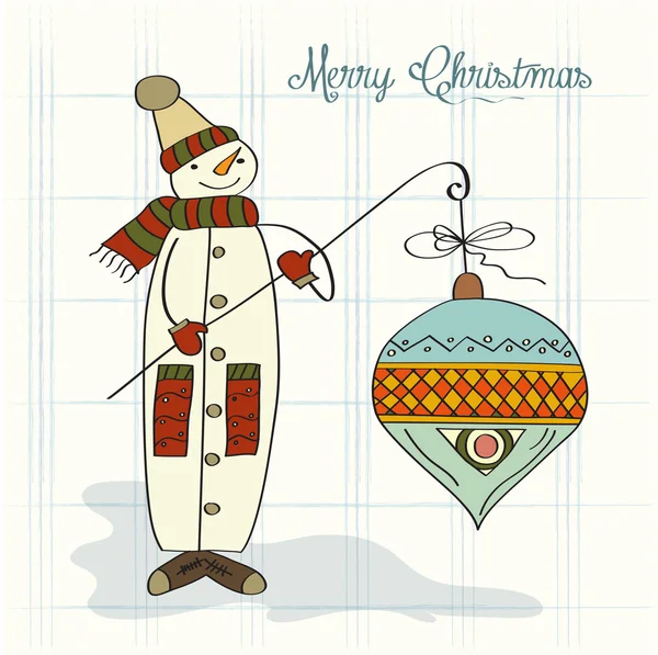 Снеговик с большим рождественским мячом — стоковое фото