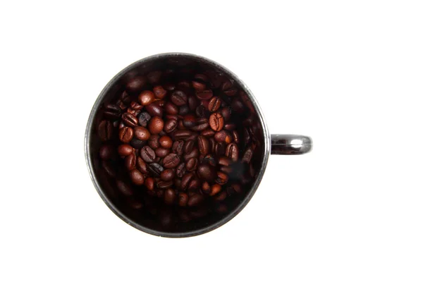 Chicchi di caffè nella pentola nera — Foto Stock