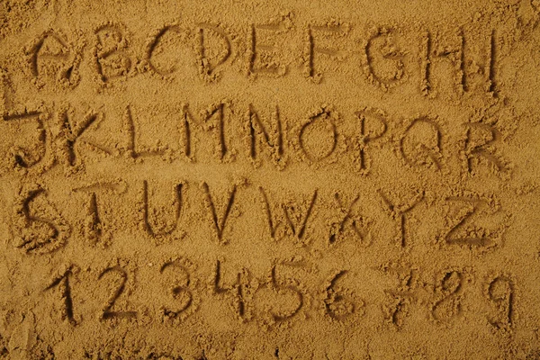 Alphabet dans le sable — Photo