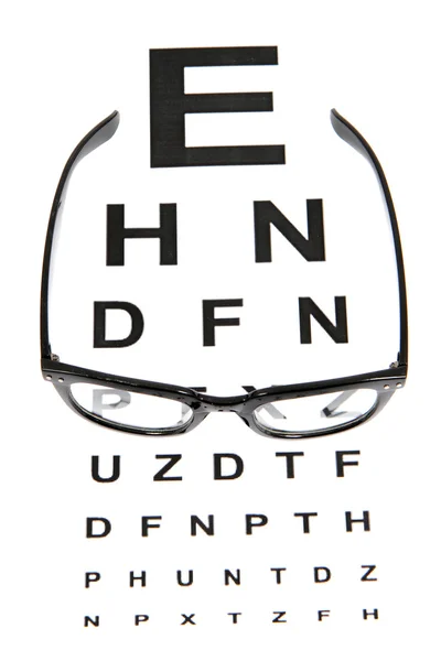 Carta de prueba ocular y gafas negras —  Fotos de Stock