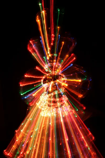 Χριστουγεννιάτικο δέντρο μέσα στη νύχτα των Χριστούγεννα — Φωτογραφία Αρχείου