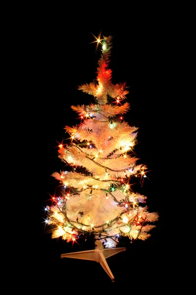 Albero di Natale nella notte buia — Foto Stock