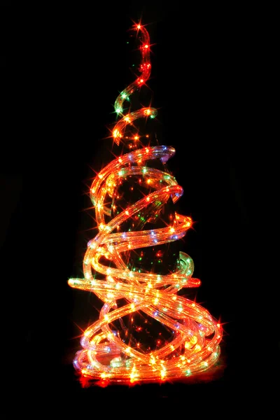 Árbol de Navidad en la noche oscura — Foto de Stock