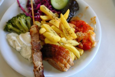 Yunanistan souvlaki (şiş)
