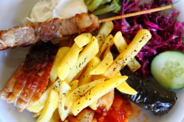 Yunanistan souvlaki (şiş)