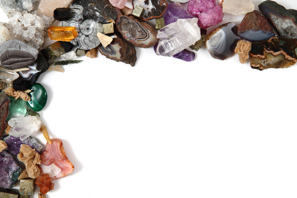 цвет драгоценных камней на белом фоне
