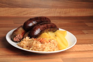 patates ve sauerkrau ile çek gıda - siyah-beyaz puding