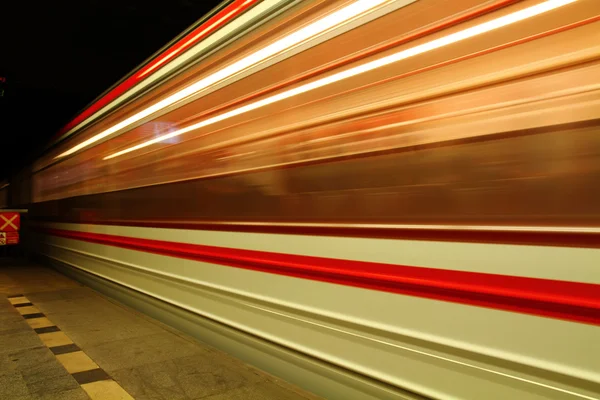 U-Bahn in Bewegung aus Prag — Stockfoto