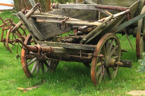 Old wagon rides — Stock Photo, Image