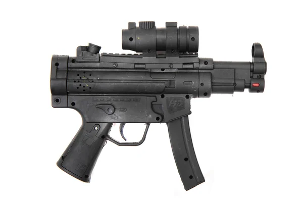 Automatyczny pistolet (zabawka) na białym tle — Zdjęcie stockowe