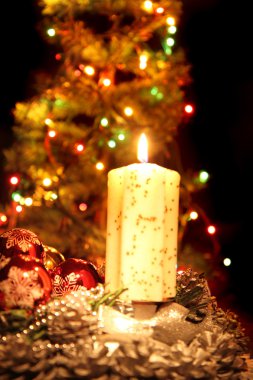 Noel ağacı ve mum